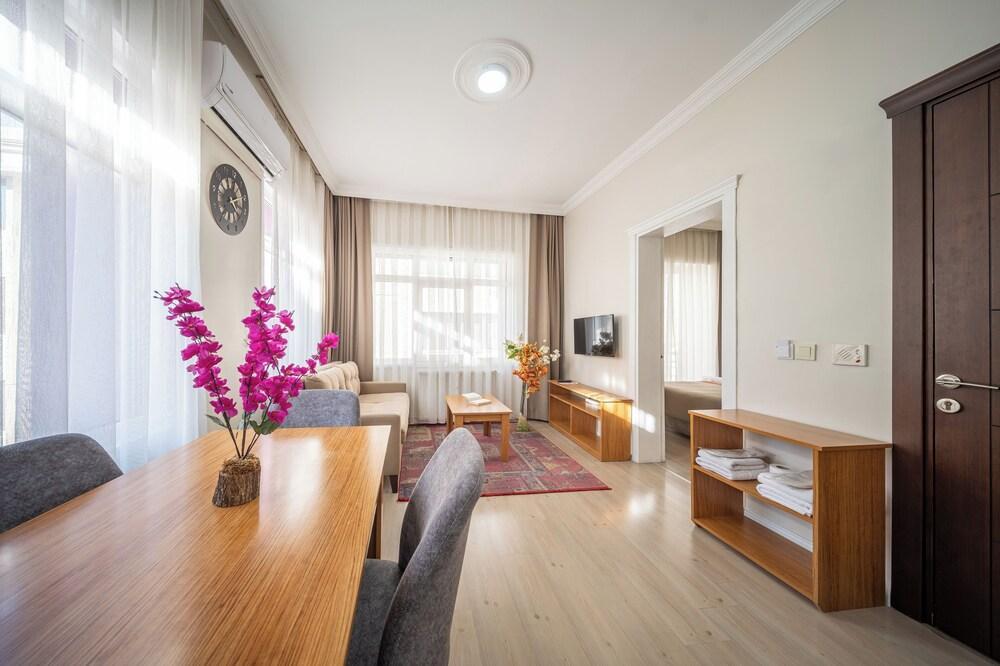 Feyza Apartments Room Type - Deluxe Apartment, Kitchen (Double)