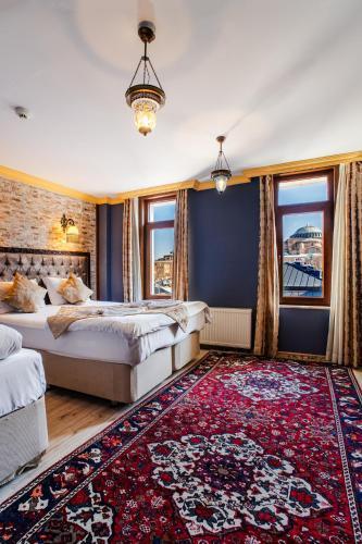 Cheers Hostel Room Type - Superior Triple Room