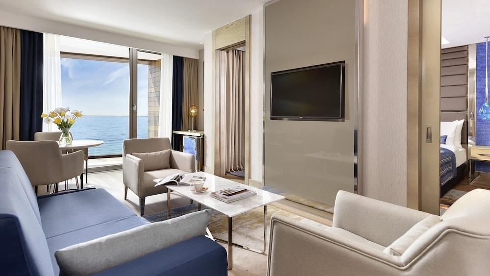 Crowne Plaza Istanbul Florya Room Type - 1 King Junior Suite Sofa Bed SeaView Crowne Plaza Istanbul Florya Room Type - 1 King Junior Suite Sofa Bed SeaView