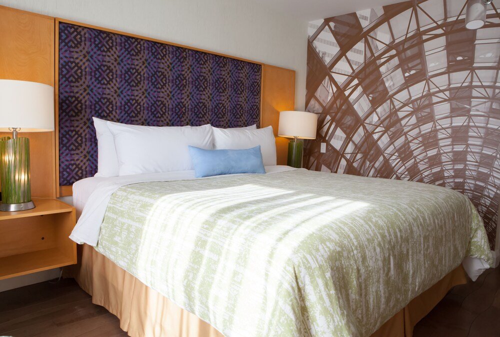 Best Western Premier Toronto Airport Carlingview Hotel - Tap to explore photos
