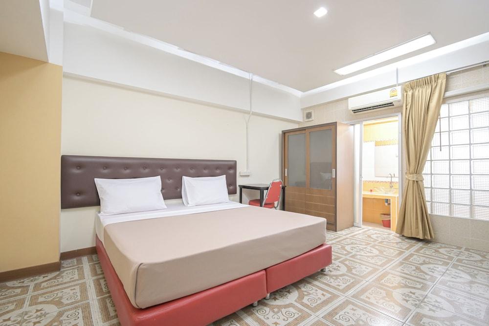 AC Habitat Bangkok Room Type - Standard Double Room