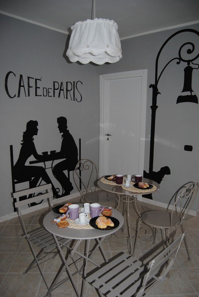 Metropolis Rooms & Services - Tap to explore photos
