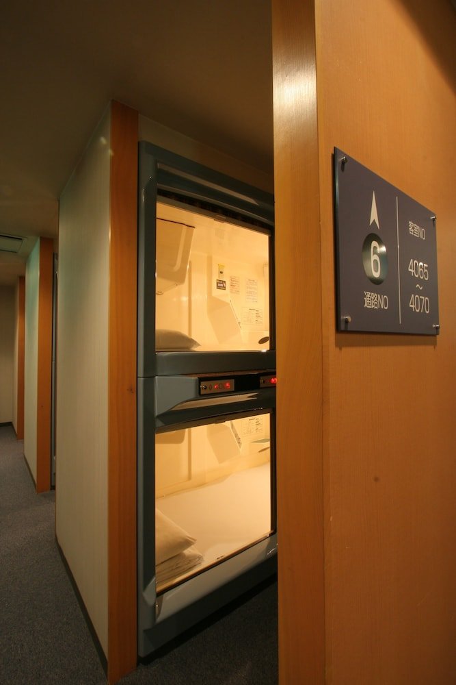 Capsule Inn Kamata - Tap to explore photos