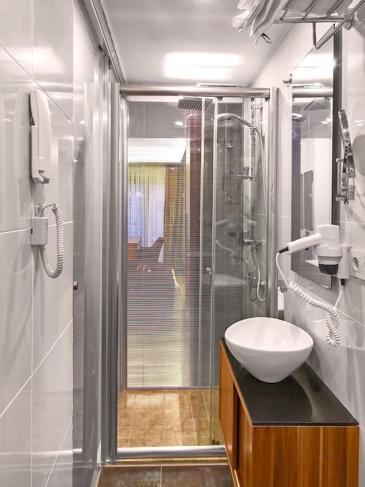 The 22 Hotel Room Type - Economy Twin Room