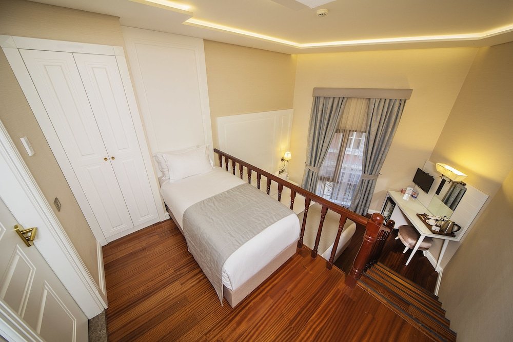 Ada Karakoy Hotel - Special Category Room Type - Deluxe Triple Room