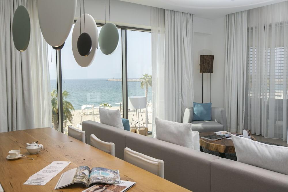 Nikki Beach Resort & Spa Dubai Room Type - Signature Suite Sea View King