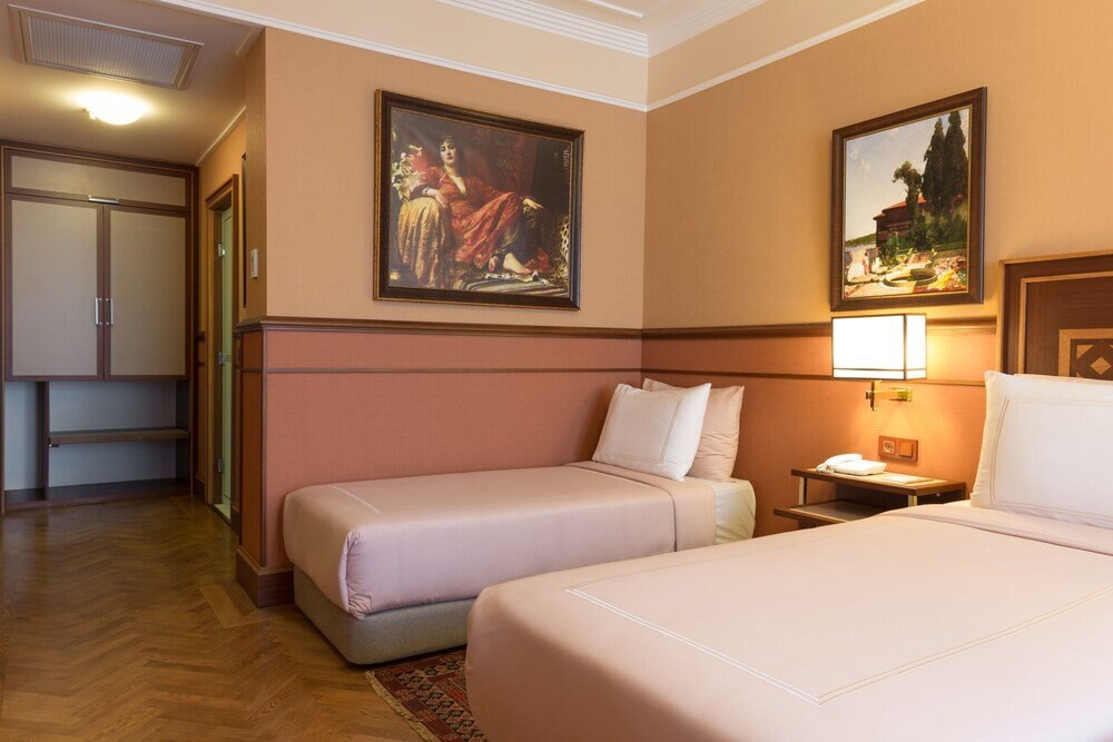 Lalahan Room Type - Deluxe Room, Balcony, City View