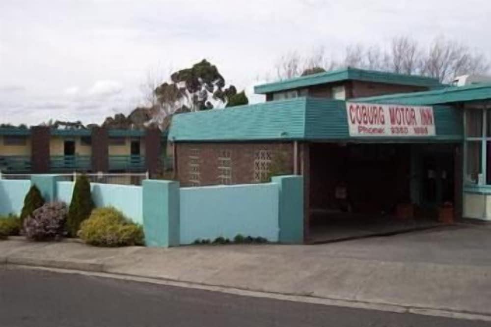 Coburg Motor Inn - Tap to explore photos