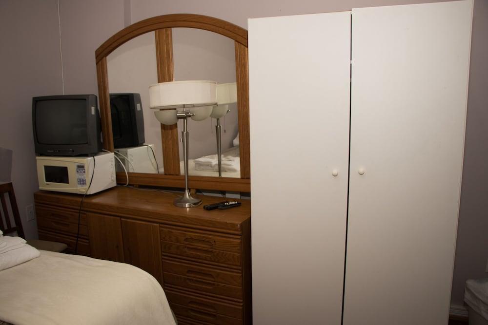 St Lawrence Residences And Suites Room Type - Superior Room, 1 Queen Bed, Shared Bathroom St Lawrence Residences And Suites Room Type - Superior Room, 1 Queen Bed, Shared Bathroom