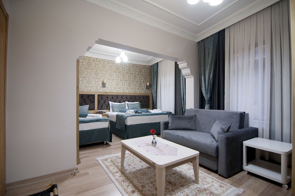Blue Tuana Hotel Room Type - Deluxe Triple Room, 1 Bedroom, Non Smoking