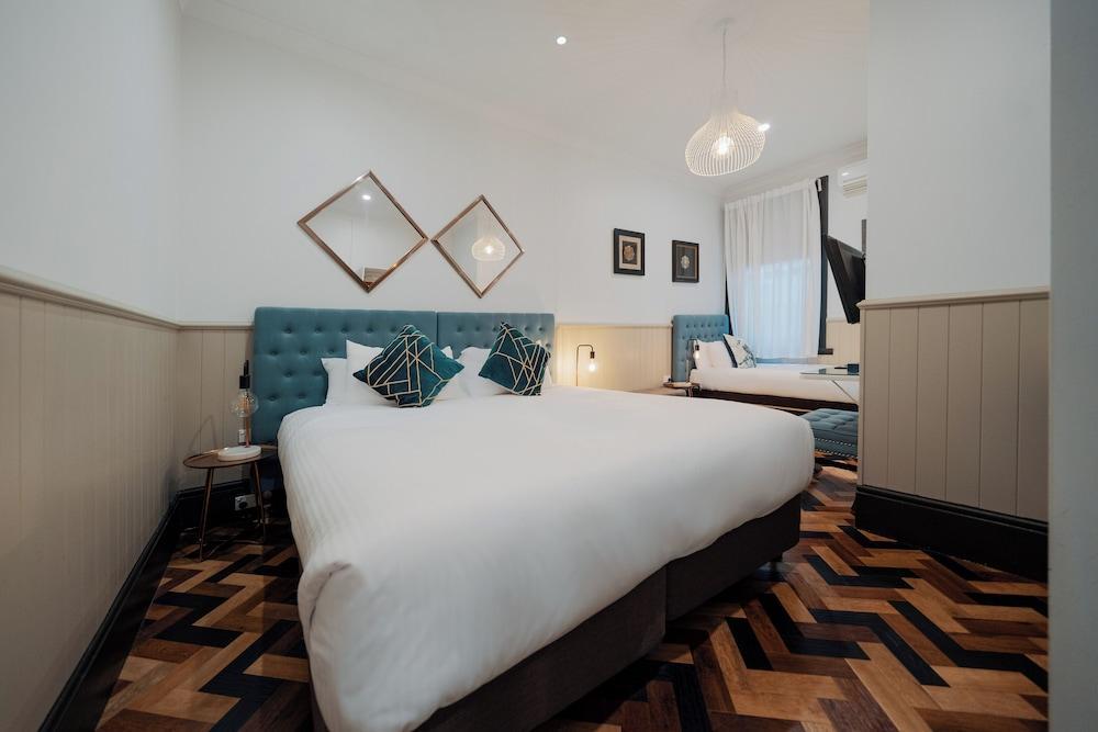 Cremorne Point Manor Room Type - Deluxe Triple Room