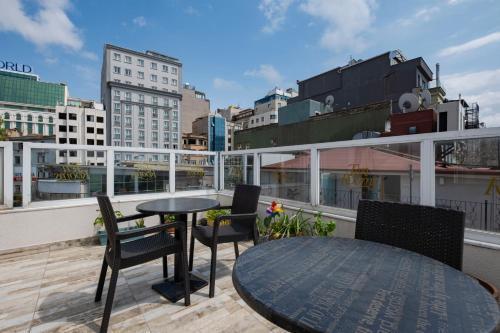 Ten Rooms Hotel Istanbul - Tap to explore photos