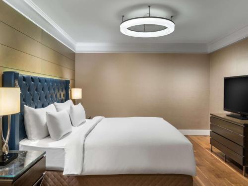 Radisson Blu Hotel, Istanbul Sisli - Tap to explore photos