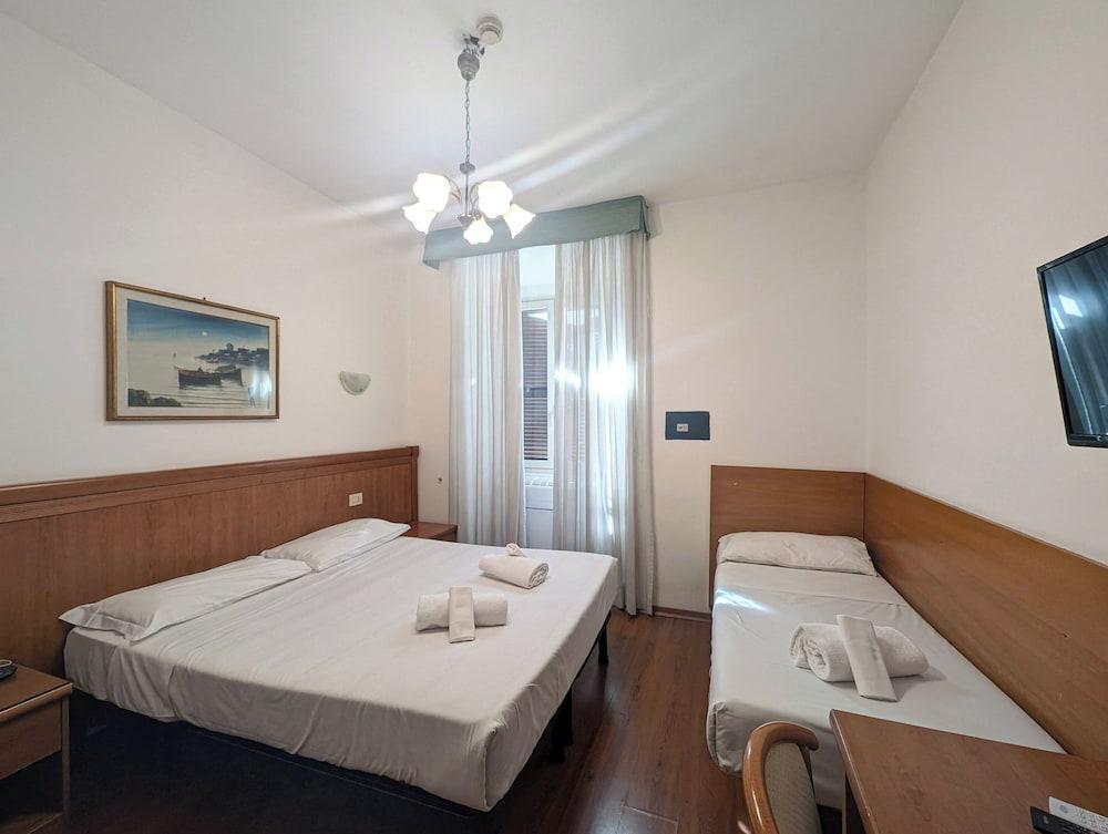 Hotel Ventura Rome Room Type - City Triple Room