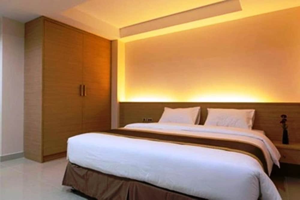 Gateway Hotel Bangkok - Tap to explore photos