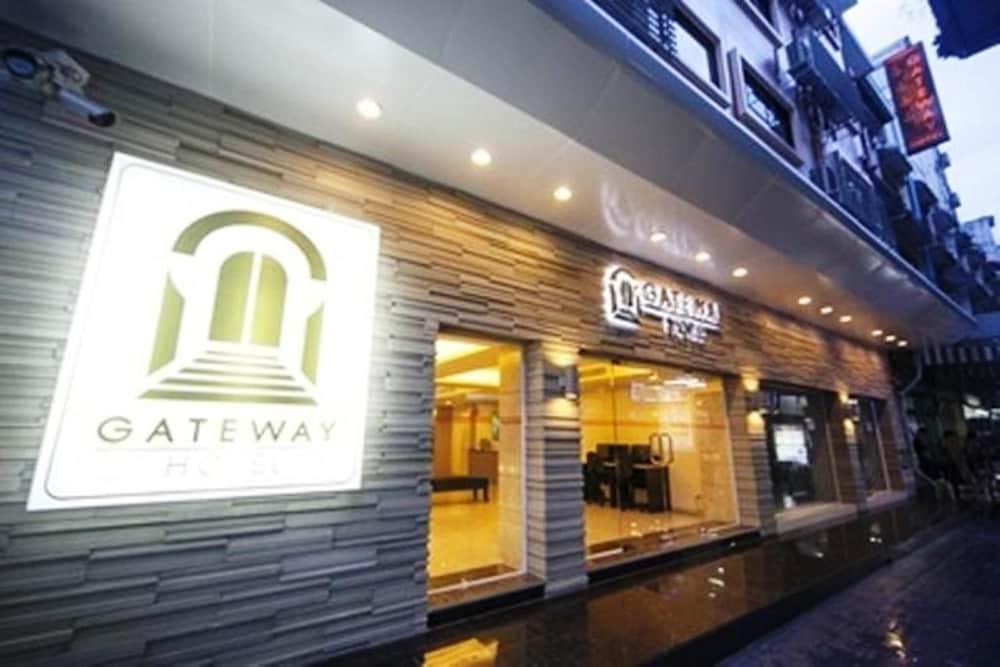 Gateway Hotel Bangkok - Tap to explore photos