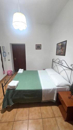 Meltin' Rome Guesthouse - Tap to explore photos