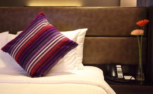 Aqueen Hotel Paya Lebar - Tap to explore photos