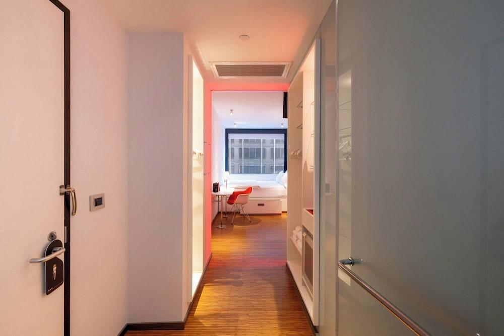 citizenM New York Times Square - Tap to explore photos