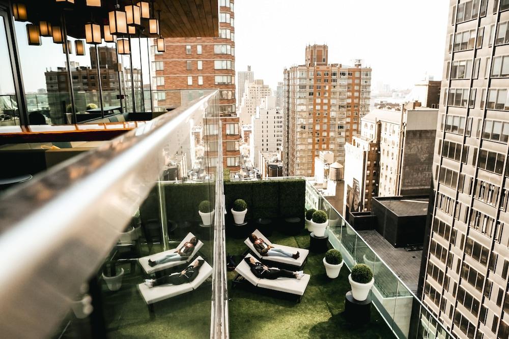 citizenM New York Times Square - Tap to explore photos