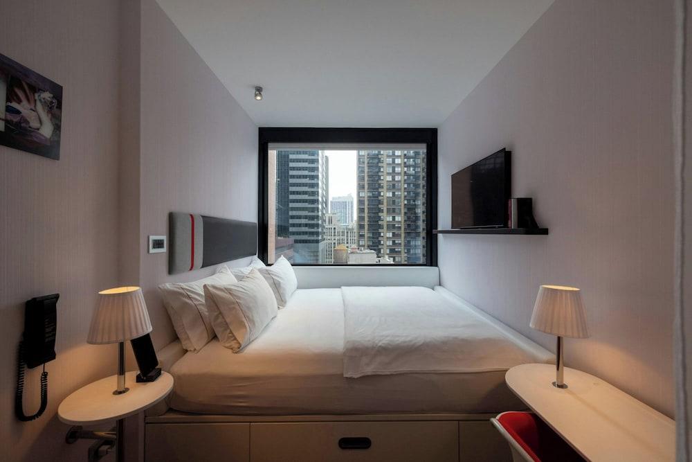 citizenM New York Times Square Room Type - Premium Room, 1 King Bed (View)