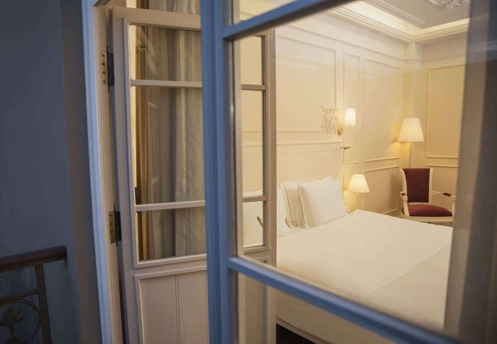 Corinne Art & Boutique Hotel Room Type - Deluxe Room with Balcony