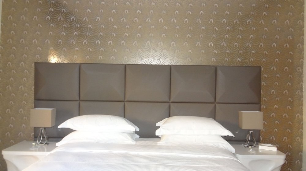 Augustana House Room Type - Superior Double Room, 1 King Bed, Non Smoking, City View (check-in Lungotevere Marzio 3) Augustana House Room Type - Superior Double Room, 1 King Bed, Non Smoking, City View (check-in Lungotevere Marzio 3)