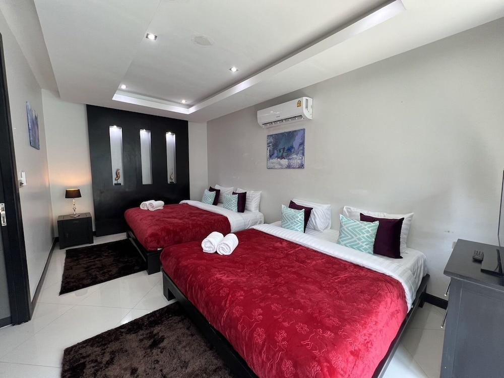 Villas In Pattaya - Tap to explore photos