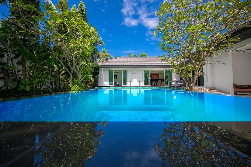 Villas In Pattaya Room Type - Luxury Villa, 4 Bedrooms, Pool View Villas In Pattaya Room Type - Luxury Villa, 4 Bedrooms, Pool View