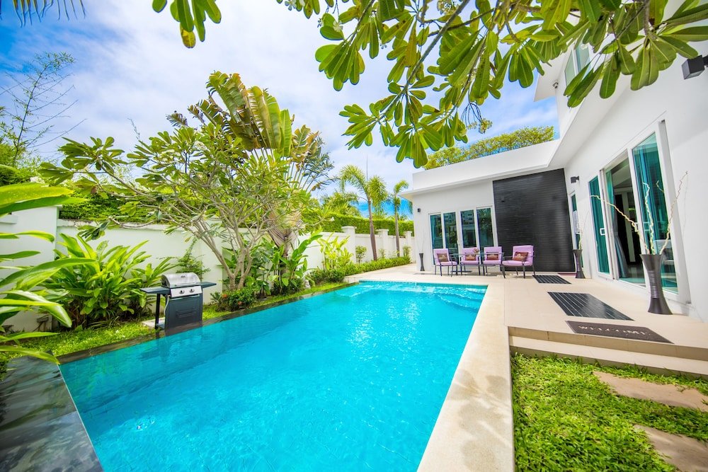 Villas In Pattaya - Tap to explore photos