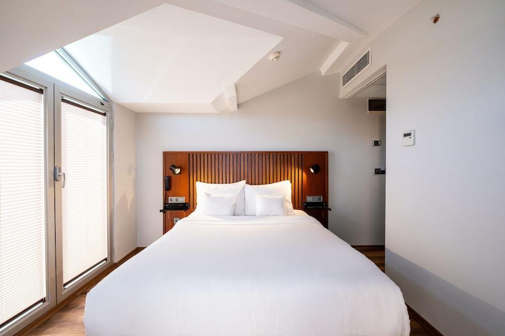 Discovery Hotel Room Type - Room, 1 Double Bed, Terrace (Teras)