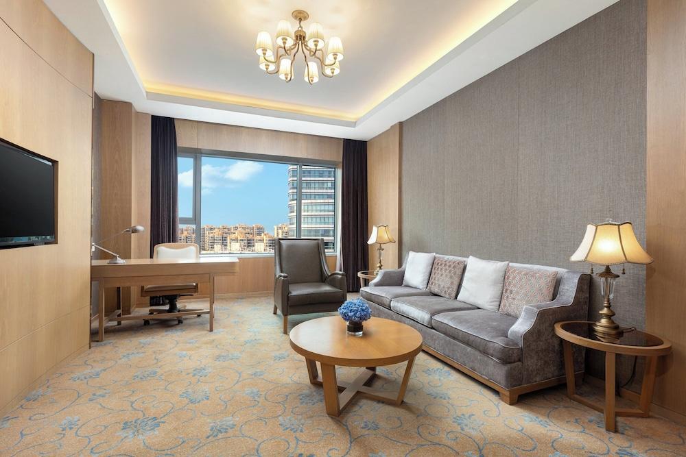 Crowne Plaza Shanghai Noah Square - Tap to explore photos