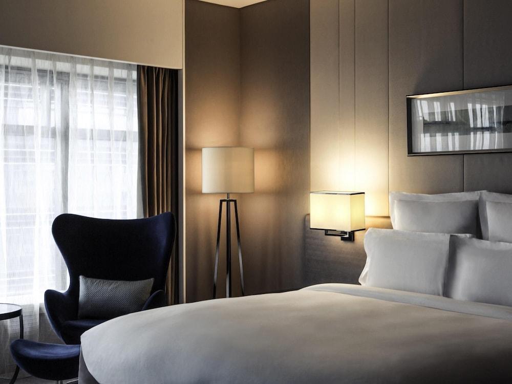 Pullman Shanghai Xuhui Room Type - Deluxe Room, 1 King Bed, City View