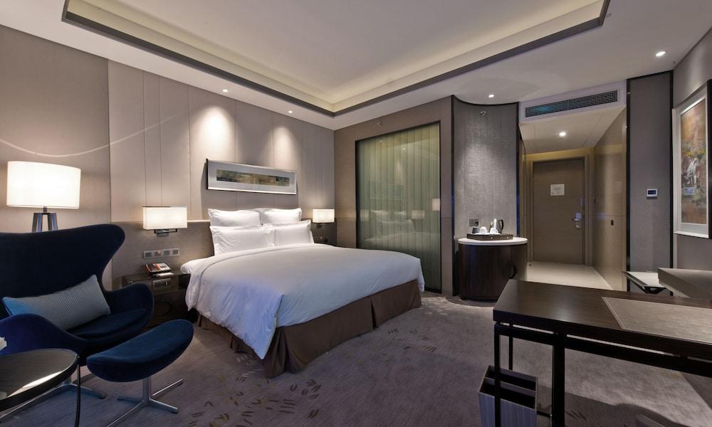 Pullman Shanghai Xuhui Room Type - Superior Room, 1 King Bed, City View Pullman Shanghai Xuhui Room Type - Superior Room, 1 King Bed, City View