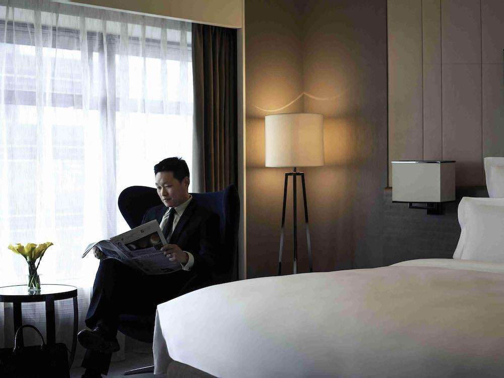 Pullman Shanghai Xuhui Room Type - Superior Room, 1 King Bed, City View