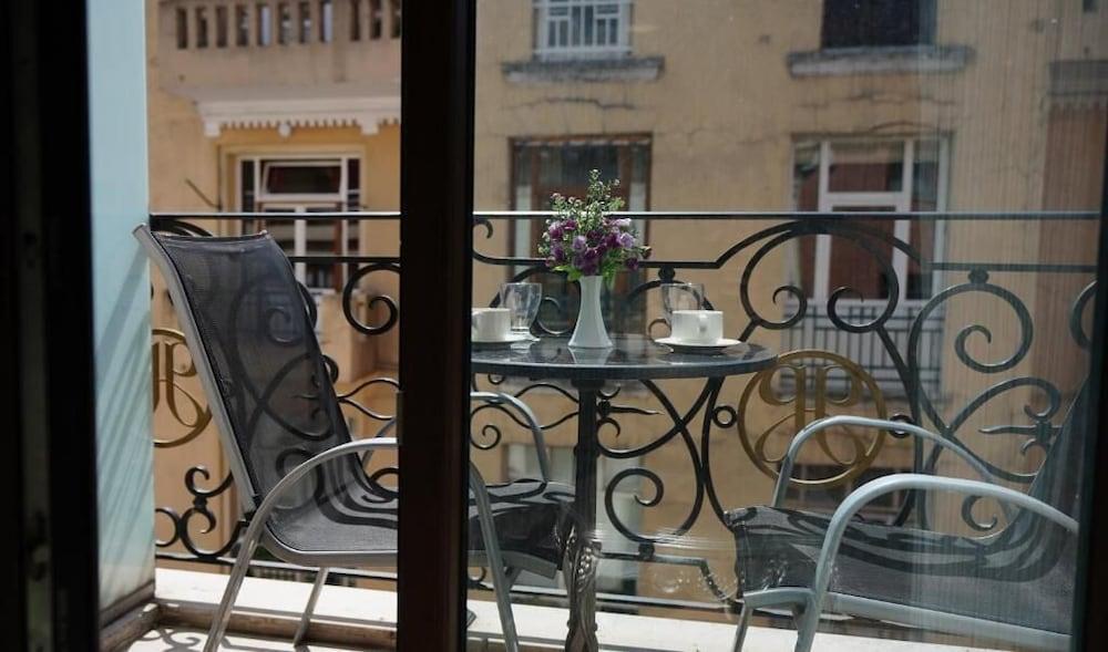 Hotel Gritti Pera Room Type - Deluxe Double Room, Balcony, City View Hotel Gritti Pera Room Type - Deluxe Double Room, Balcony, City View