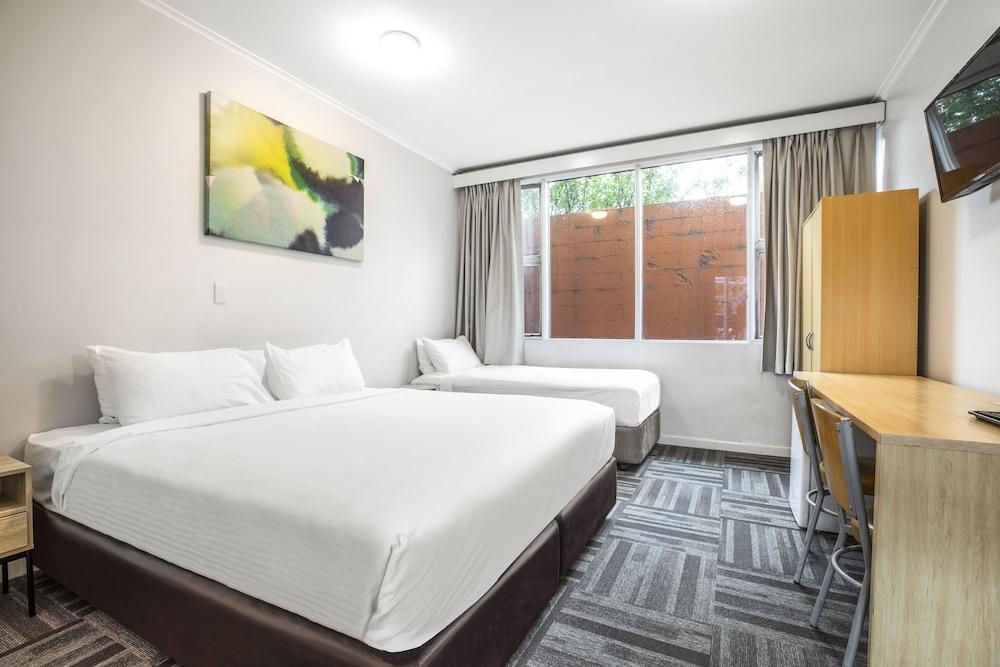 Meadow Inn Hotel-Motel Room Type - Studio King & Extra Bed