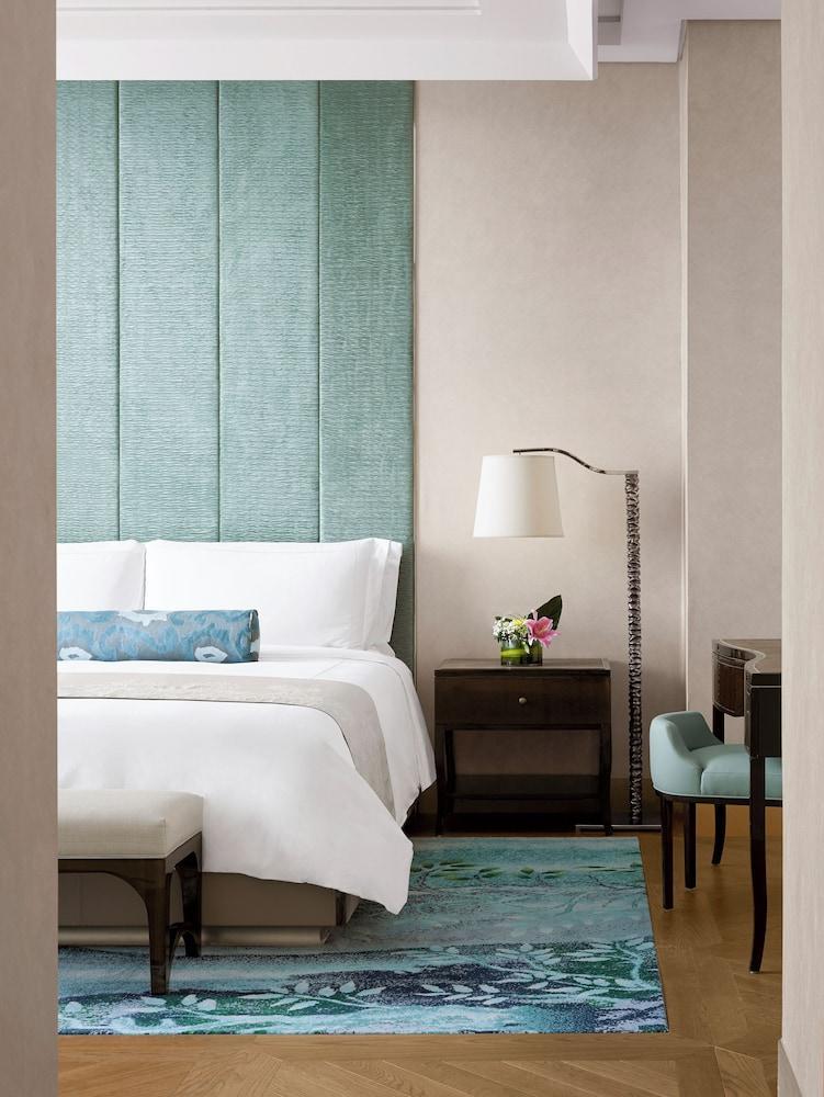 Raffles Jakarta Room Type - Suite, 1 King Bed, Non Smoking, Garden View
