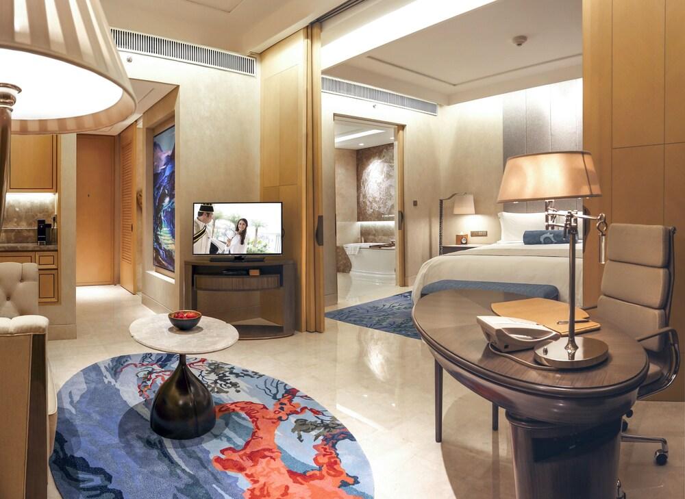 Raffles Jakarta Room Type - Raffles Garden View King NS Raffles Jakarta Room Type - Raffles Garden View King NS