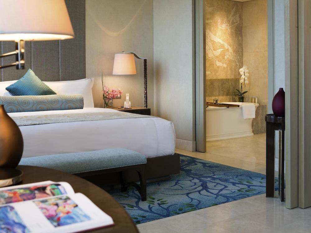 Raffles Jakarta Room Type - Raffles, Room, 1 King Bed, Smoking