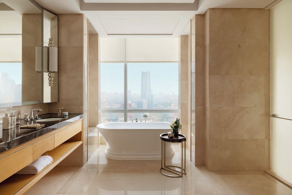 Raffles Jakarta Room Type - Gallery Suite King NS