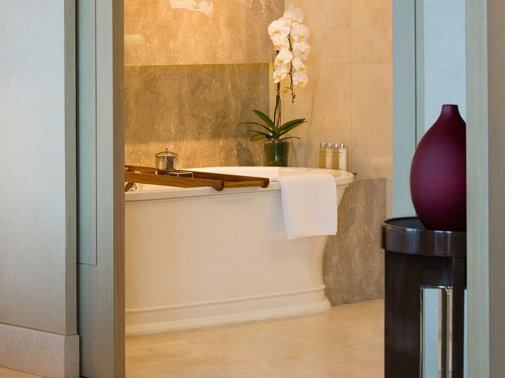 Raffles Jakarta Room Type - Raffles, Room, 2 Twin Beds Raffles Jakarta Room Type - Raffles, Room, 2 Twin Beds