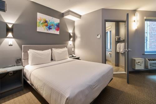 The Lex NYC Room Type - Cozy Queen Room