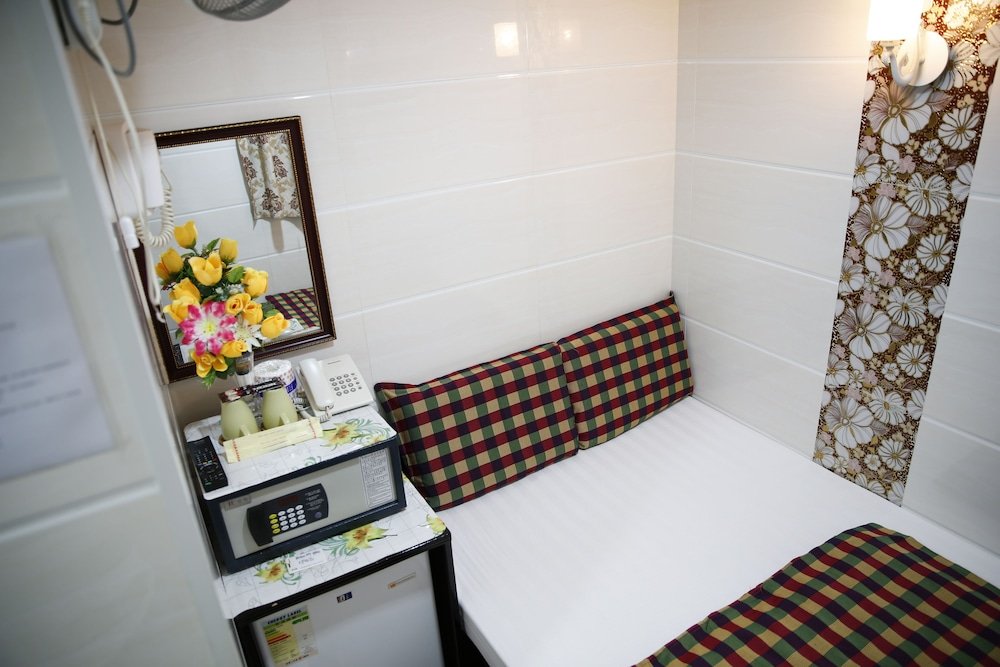 Holland Guest House Room Type - Deluxe Double Room, 1 Double Bed
