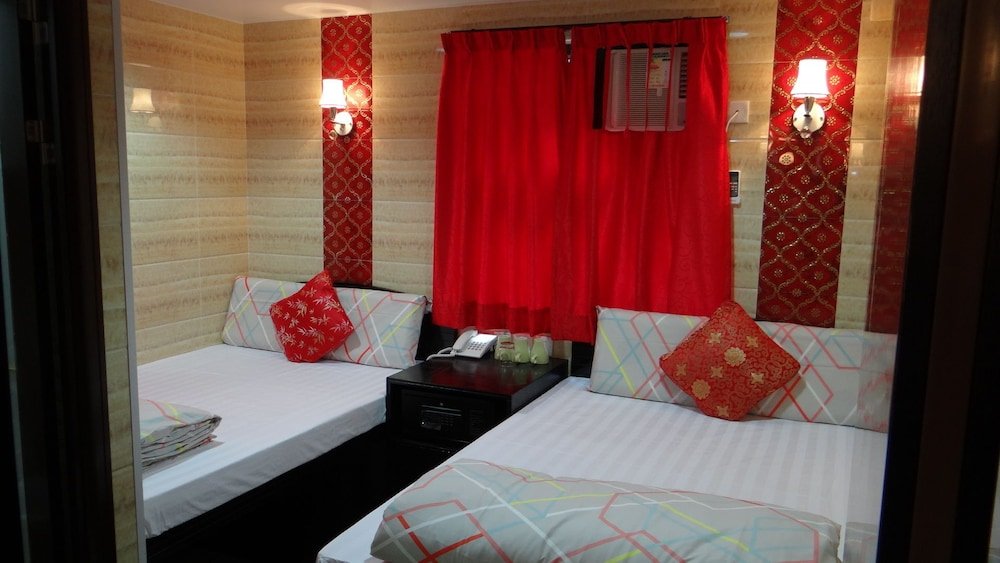 Holland Guest House Room Type - Deluxe Quadruple Room, 2 Double Beds