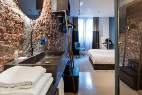 Boutique Hotel Oosteinde - Tap to explore photos