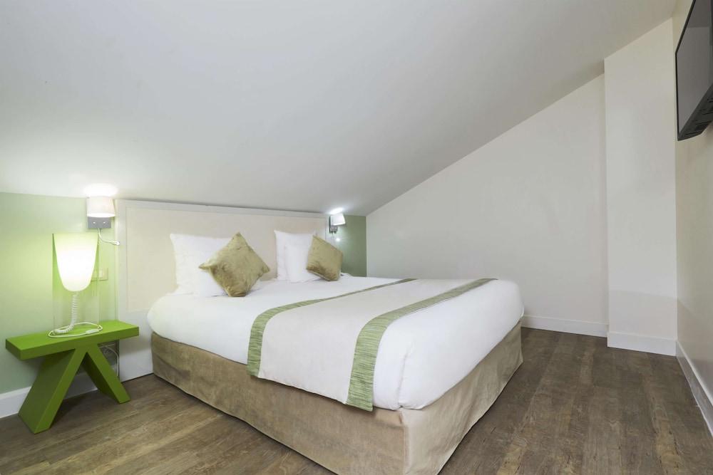 Kyriad Paris 18 - Porte de Clignancourt - Montmartre Room Type - Superior Room - 1 Double Bed