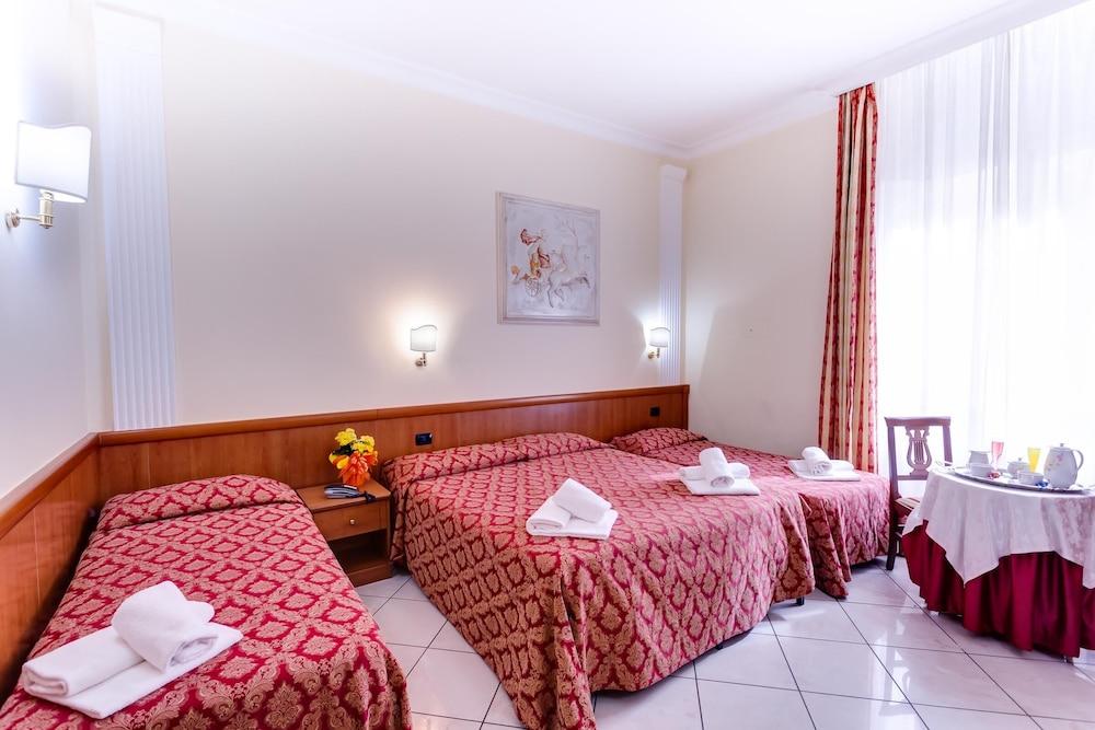 Hotel Suite Caesar Room Type - Triple Room