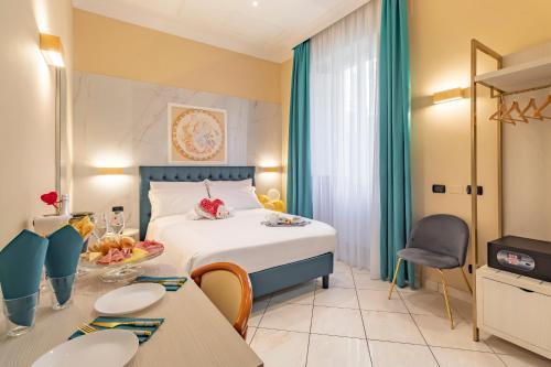 Hotel Suite Caesar - Tap to explore photos