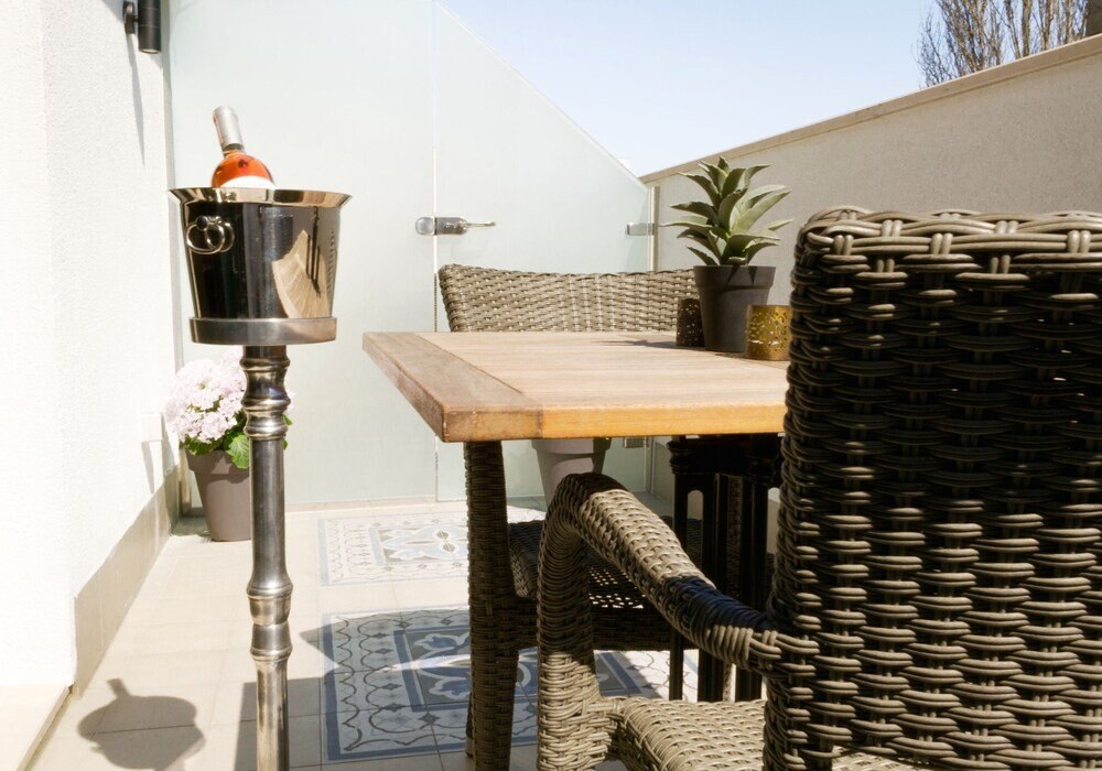 Barbera Hotel Room Type - Deluxe Room, 1 Queen Bed, Terrace, Partial Sea View